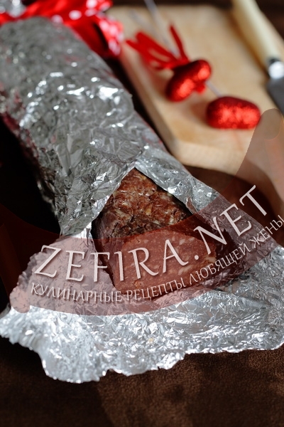 Шоколадная колбаса с орехами (фото)