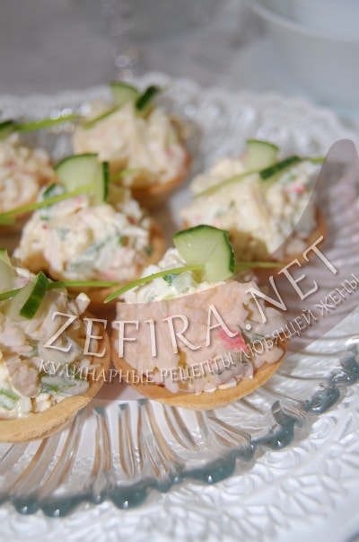Крабовый салат с огурцом - рецепт и фото