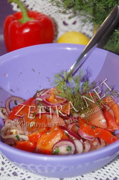 Салат из печеного болгарского перца с помидорами и луком - рецепт и фото