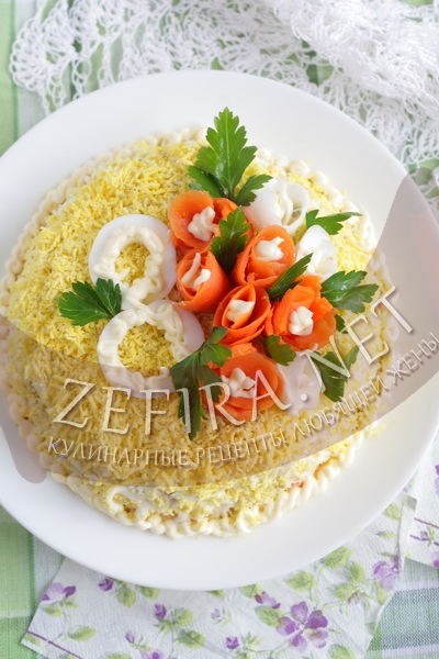 Слоеный салат с кальмарами 8 марта - рецепт и фото