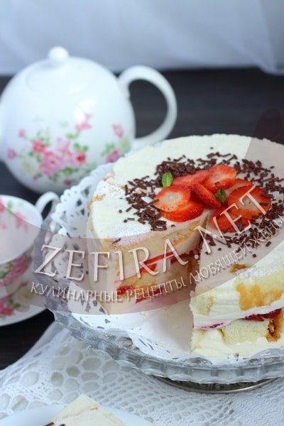 Бисквитный торт с клубникой и желе - рецепт и фото