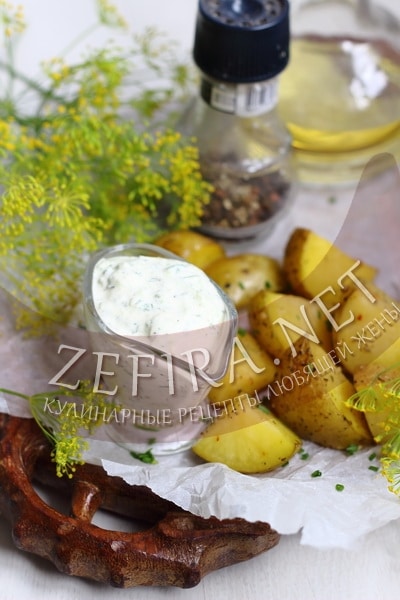 Молодой картофель в кожуре запеченный в духовке - рецепт и фото