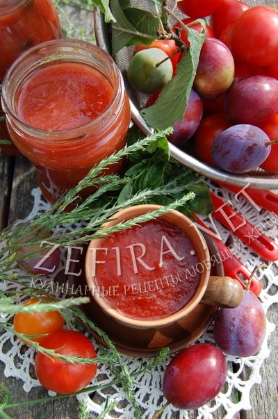 Домашний кетчуп из помидор со сливой - рецепт и фото