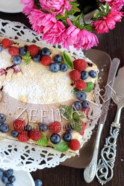 Песочный торт с ягодами и безе «Пани Валевска»