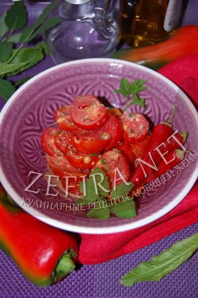 Быстрые маринованные помидоры с чесноком - рецепт и фото