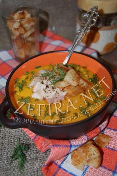 Картофельно-морковный суп-пюре с курицей и сухариками - рецепт и фото