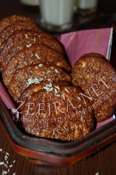 Хрустящее овсяное печенье – рецепт с какао, арахисом и кокосовой стружкой - рецепт и фото