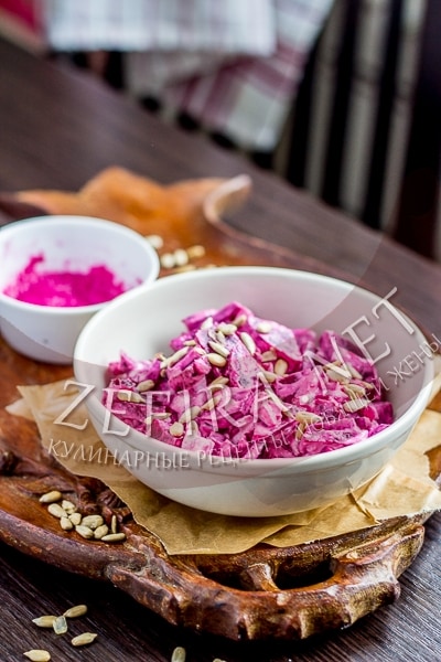 Салат из свеклы со сметаной и семечками - рецепт и фото