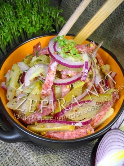 Салат из картофеля с колбасой - рецепт и фото