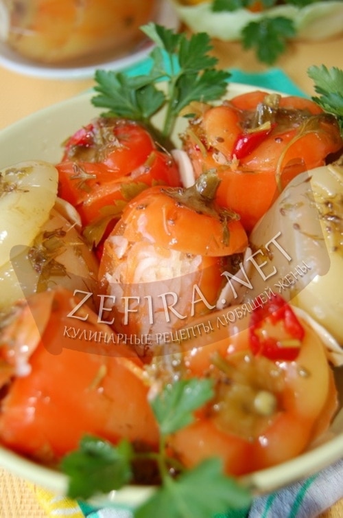 Маринованный перец, фаршированный капустой и морковью - рецепт и фото
