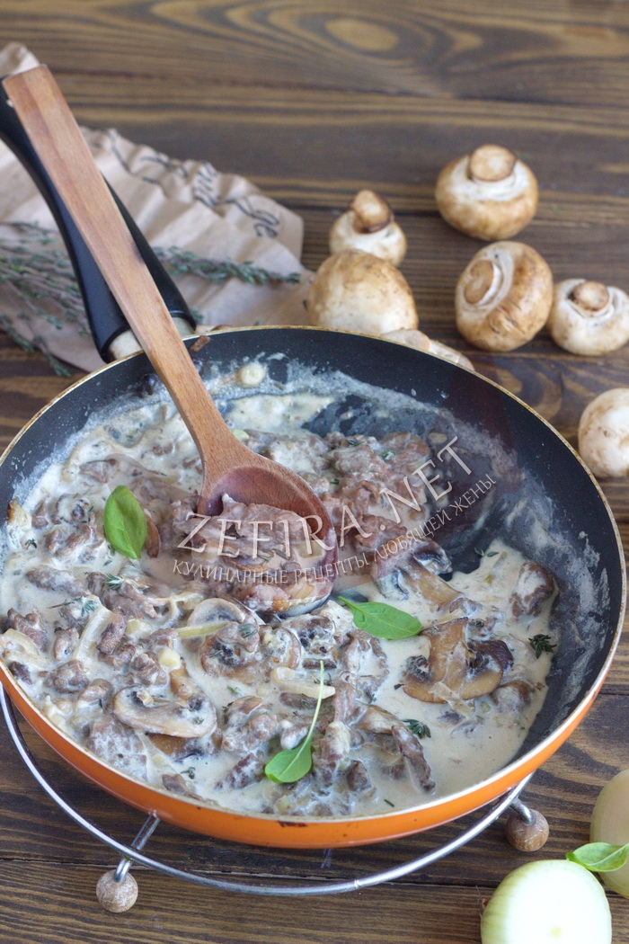Бефстроганов из говядины с грибами - рецепт и фото