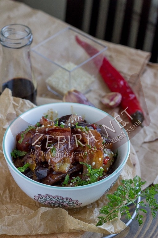 Жареные баклажаны с соевым соусом и чесноком - рецепт и фото