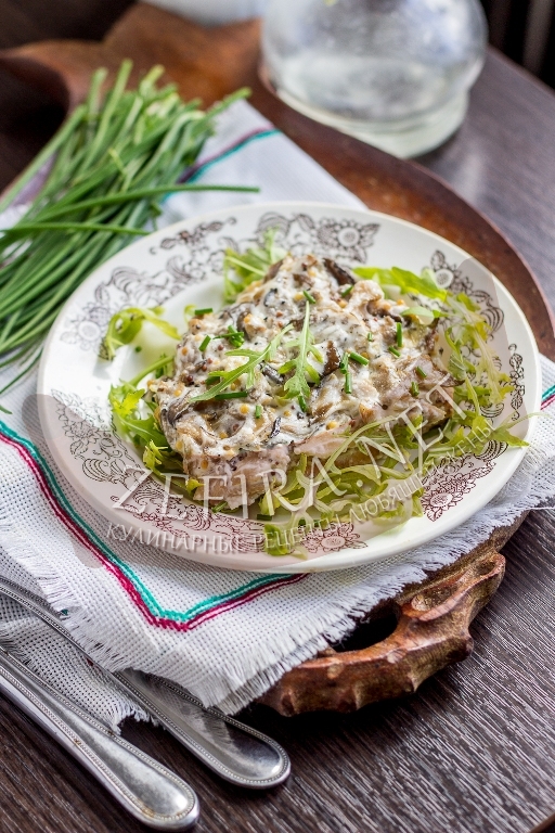 Горбуша, запеченная в духовке с грибами и сметаной - рецепт и пошаговые фото