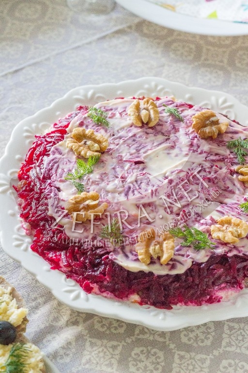 Салат со свеклой и грецкими орехами - рецепт и фото