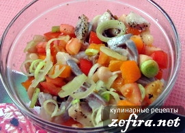 Салат из фасоли с селедкой и овощами «Ералаш»