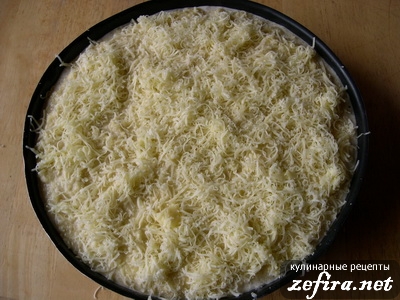 Сыр выкладываем на картофель - приготовление Мусаки