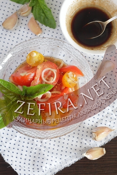 Салат из свежих помидоров с маслом - рецепт с фото