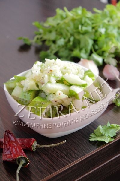 Салат из битых огурцов - рецепт и фото