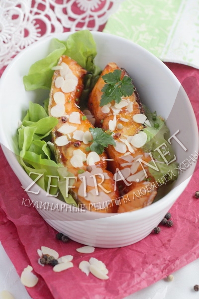 Стейки семги, запеченные в духовке в остром соусе с миндалем - рецепт и фото