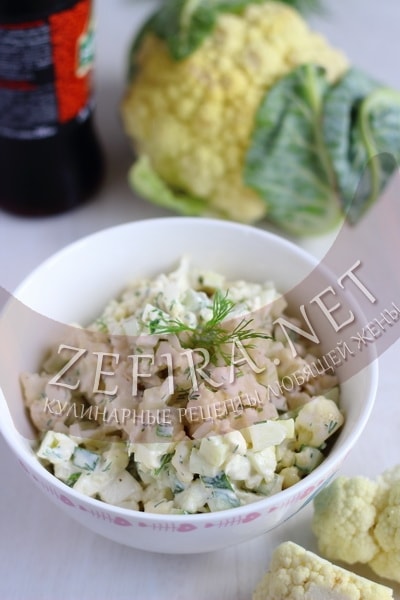 Салат из сырой цветной капусты с огурцом - рецепт и фото