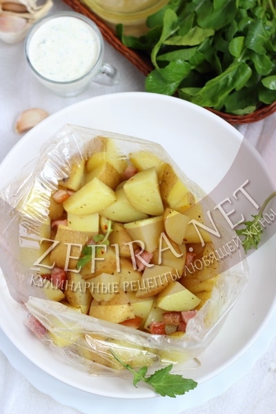 Картошка в микроволновке – рецепт в пакете с фото