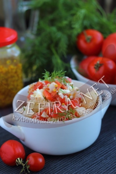 Салат из сырой цветной капусты с помидорами и сыром - рецепт и фото