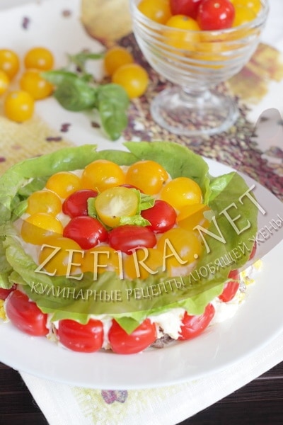 Cлоеный салат с говядиной и помидорами черри - рецепт и фото