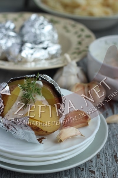 Картофель, запеченный в фольге в духовке - рецепт и фото