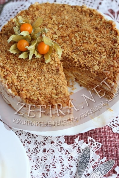 Медовый торт на сковороде со сметанным кремом - рецепт и фото