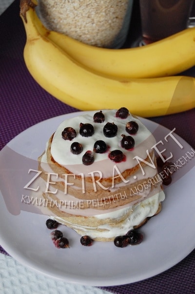 Овсяно-банановые панкейки с творожным кремом - рецепт и фото