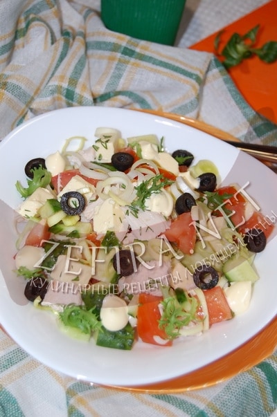 Салат из курицы с плавленным сыром и маслинами - рецепт и фото