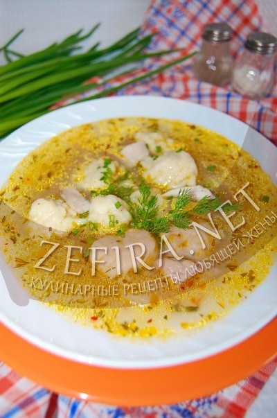Куриный суп с нежными галушками - рецепт и фото