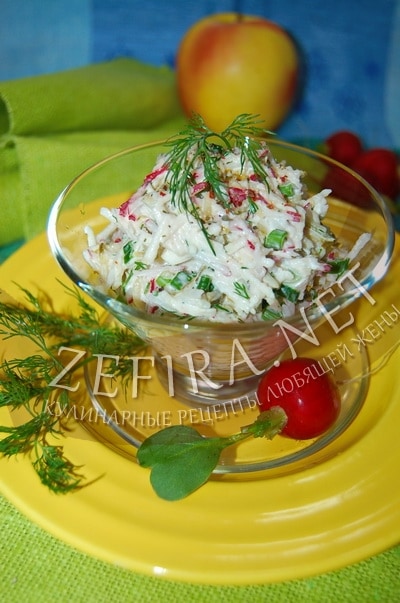 Салат из редиса с яблоком и маринованными огурцами - рецепт и фото