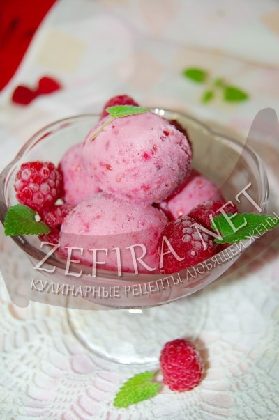 Домашнее мороженое из сметаны с малиной - рецепт и фото