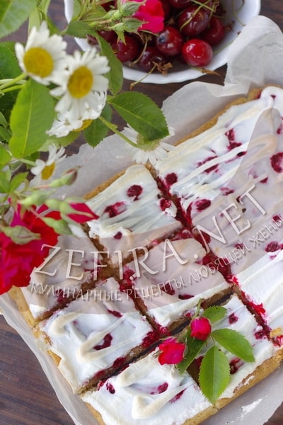 Пирог из творожного теста с ягодами - рецепт и фото