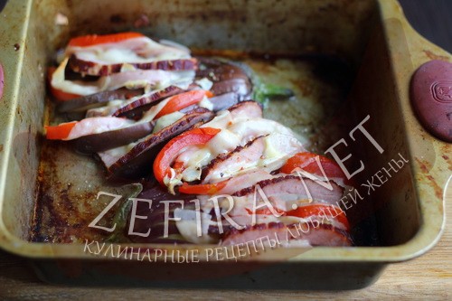 Веер из баклажан с помидорами, сыром и ветчиной в духовке - шаг 6 пошагового приготовления