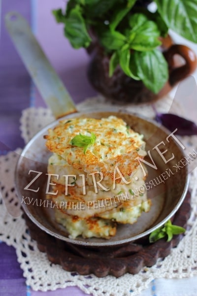 Оладьи из цветной капусты с сыром и зеленью - рецепт и фото