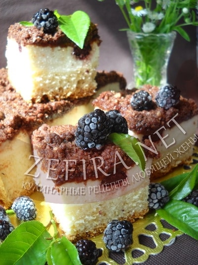 Пирог с творогом, ежевикой и шоколадным штрейзелем - рецепт и фото