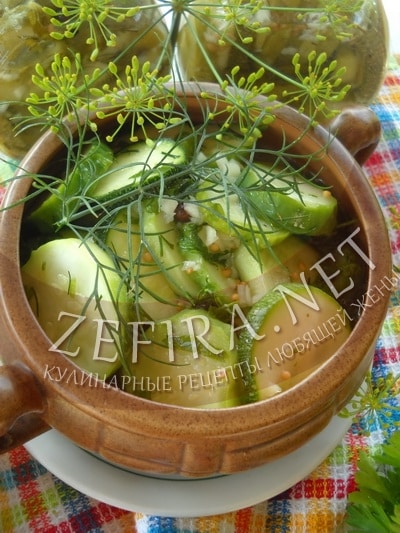 Салат на зиму из кабачков с огурцами, зеленью и чесноком - рецепт и фото