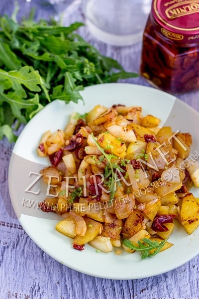 Жареная на сковороде картошка с кабачками – рецепт с вялеными помидорами и луком - рецепт и фото