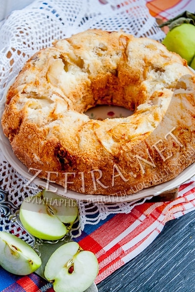 Пышная яблочная шарлотка - рецепт и фото