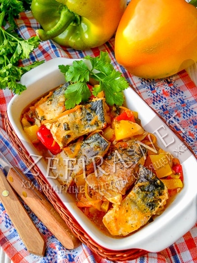 Скумбрия тушеная с овощами на сковороде - рецепт и фото