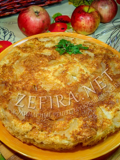 Заливной перевернутый яблочный пирог на сметане - рецепт и фото
