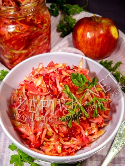 Капустный салат со свеклой, морковью и яблоком «Витаминный» - рецепт и фото