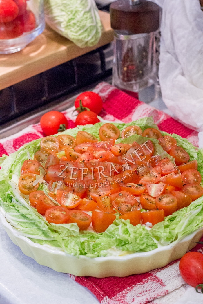 Слоеный салат с курицей, грибами и сыром - рецепт с фото