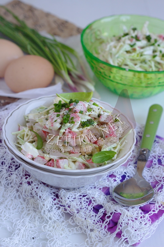 Салат из крабовых палочек с капустой и яйцом - рецепт и фото