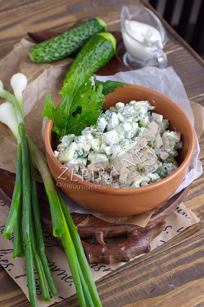 Салат из огурцов, яиц и зеленого лука - рецепт с фото