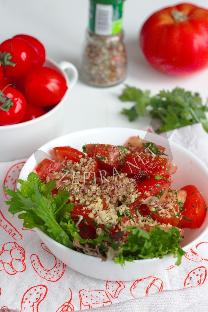 Салат с помидорами и орехами - рецепт и фото