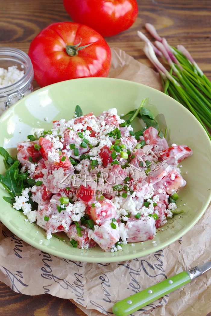 Салат с творогом и помидорами - рецепт с фото