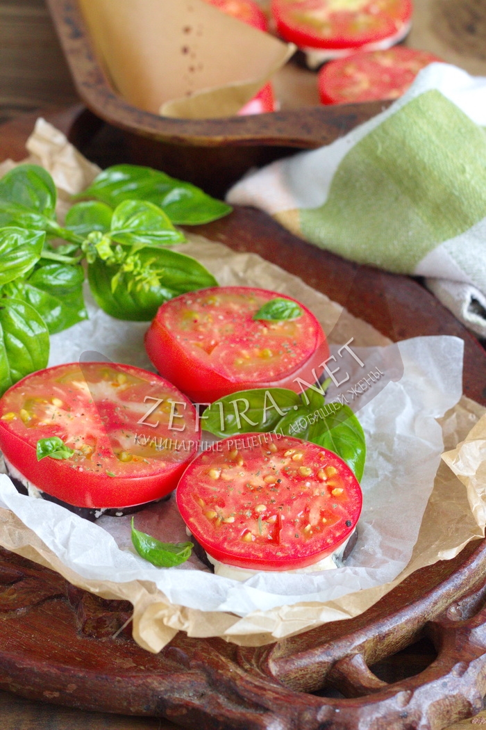 Баклажаны с помидорами и сыром в духовке - рецепт и фото